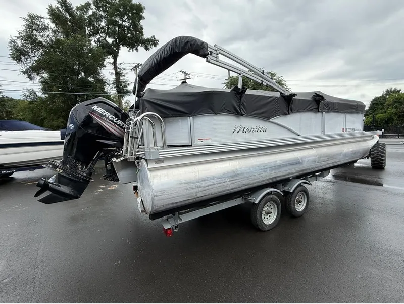 Slide: The Image of Manitou 22 Aurora Angler LE Twin Tube 25 2019 - 18