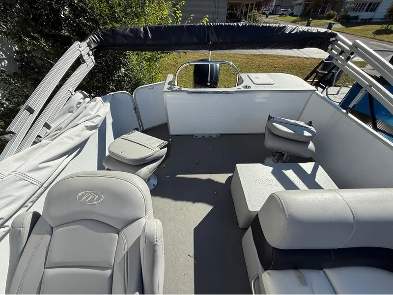 Slide: The Image of Manitou 22 Aurora Angler LE Twin Tube 25 2019 - 20