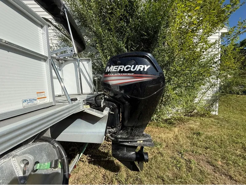 Slide: The Image of Manitou 22 Aurora Angler LE Twin Tube 25 2019 - 5