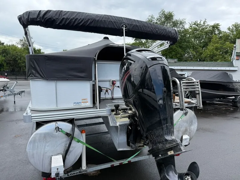 Slide: The Image of Manitou 22 Aurora Angler LE Twin Tube 25 2019 - 6