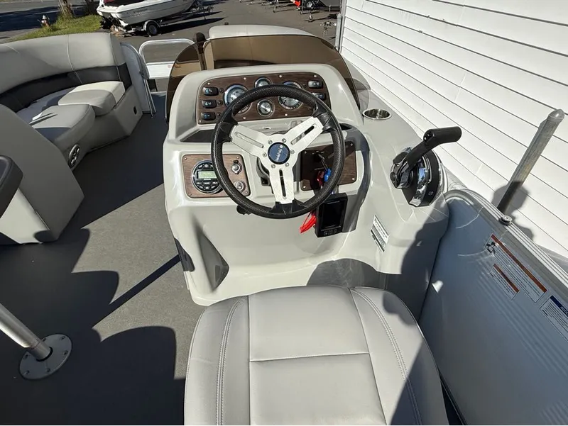 Slide: The Image of Manitou 22 Aurora Angler LE Twin Tube 25 2019 - 9