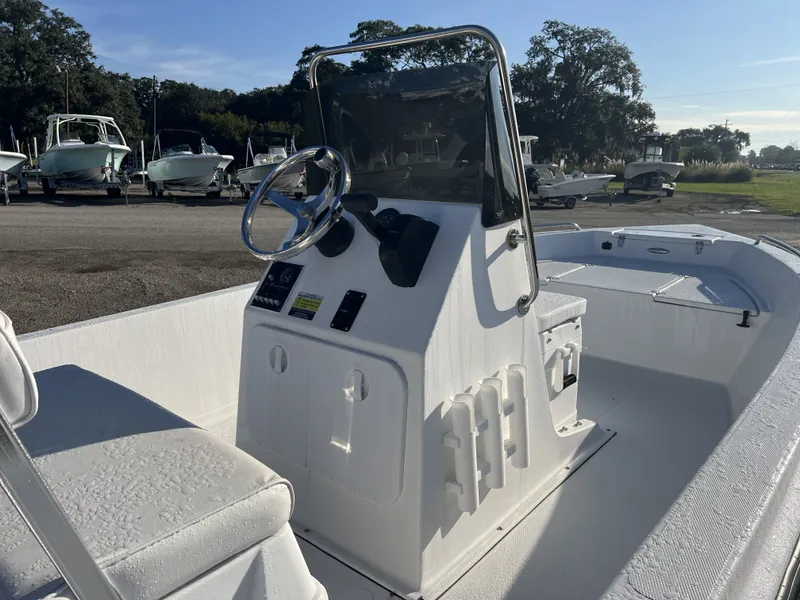 Slide: The Image of Mi Tide V1700CC 2025 - 3