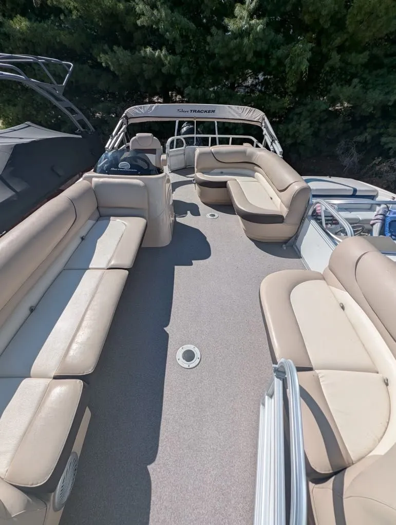 Slide: The Image of Sun Tracker Party Barge 22 DLX 2016 - 3