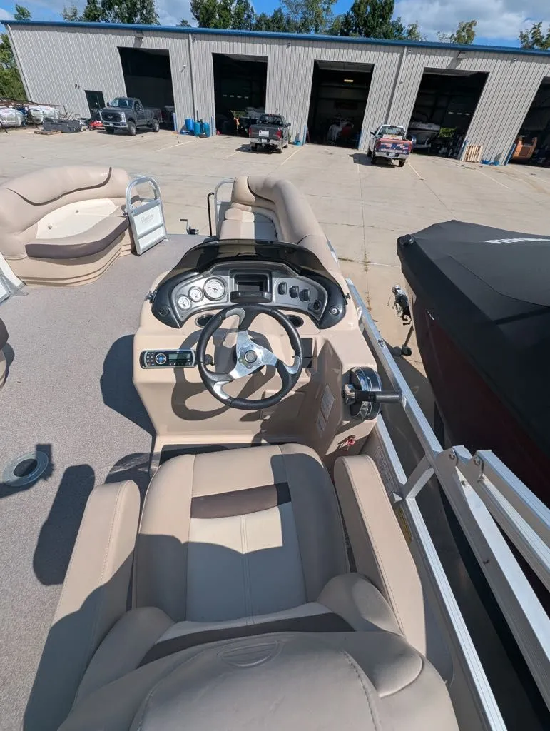 Slide: The Image of Sun Tracker Party Barge 22 DLX 2016 - 5