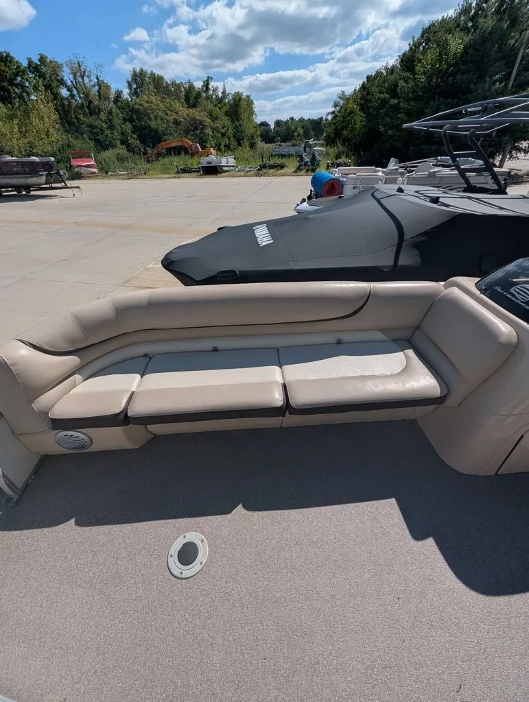 Slide: The Image of Sun Tracker Party Barge 22 DLX 2016 - 7