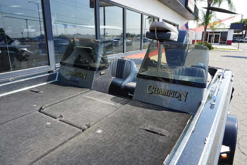 Slide: The Image of Champion 190 DCX 1993 - 18