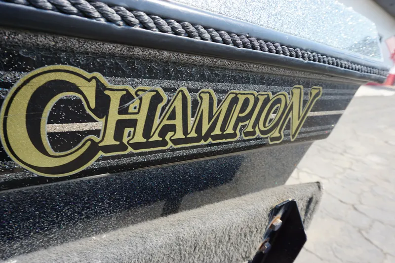 Slide: The Image of Champion 190 DCX 1993 - 24