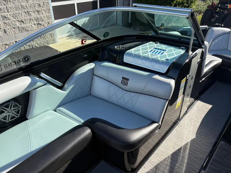 Slide: The Image of MasterCraft X30 2015 - 13