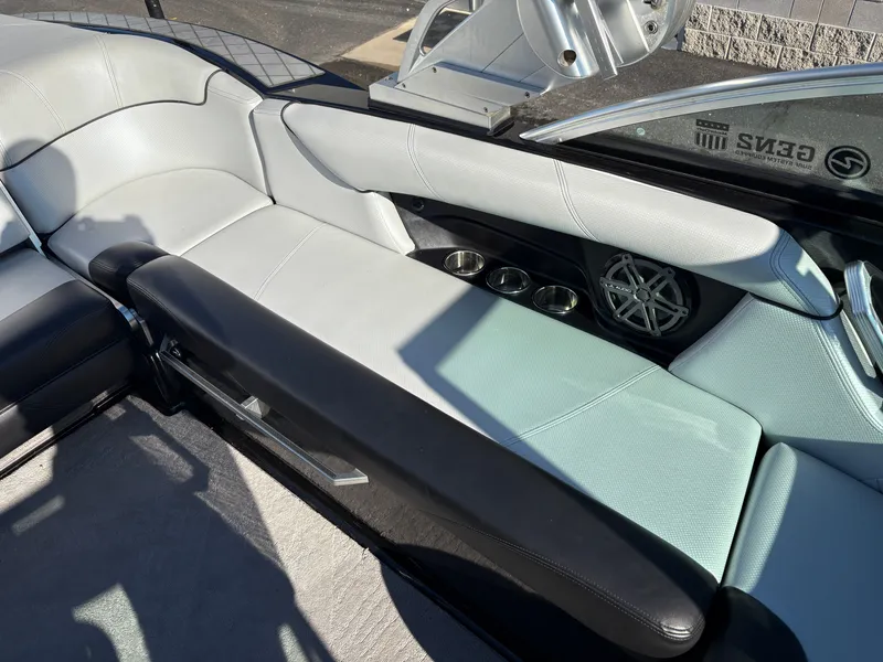 Slide: The Image of MasterCraft X30 2015 - 14