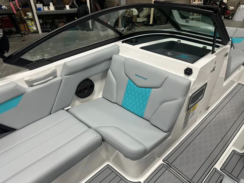 Slide: The Image of MasterCraft XT23 2025 - 11