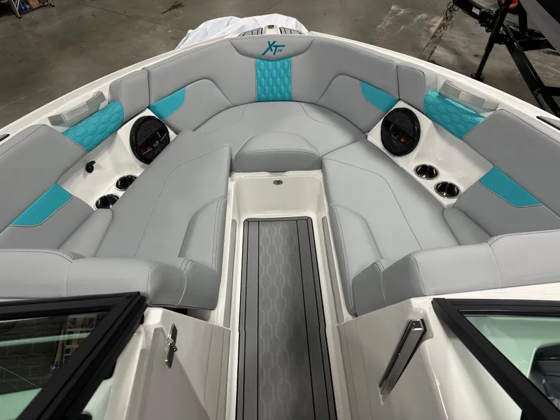 Slide: The Image of MasterCraft XT23 2025 - 15