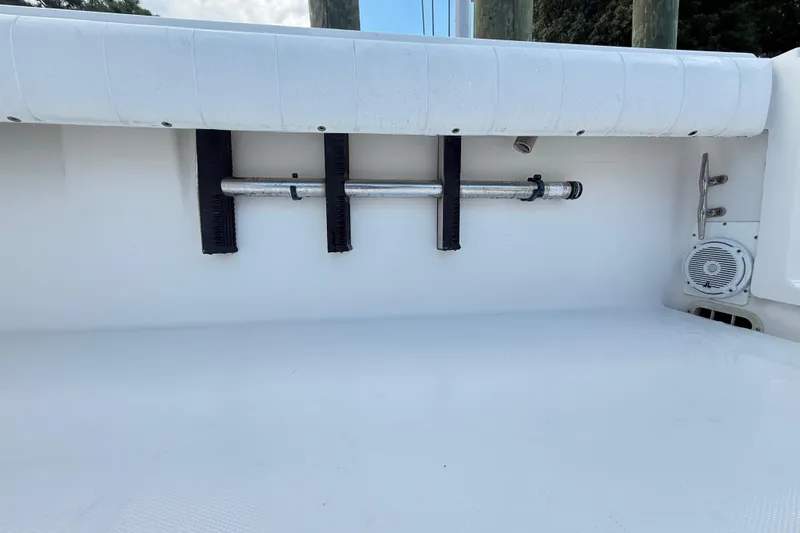 Slide: The Image of 2009 Regulator 34SS boat with Yamaha outboard motor on water. - 35