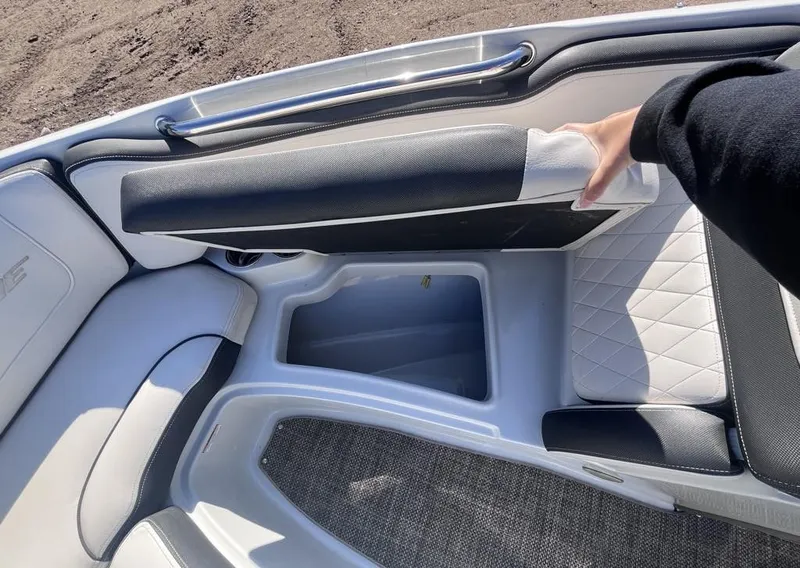 Slide: The Image of Crownline Boats 215 SS 2018 - 13