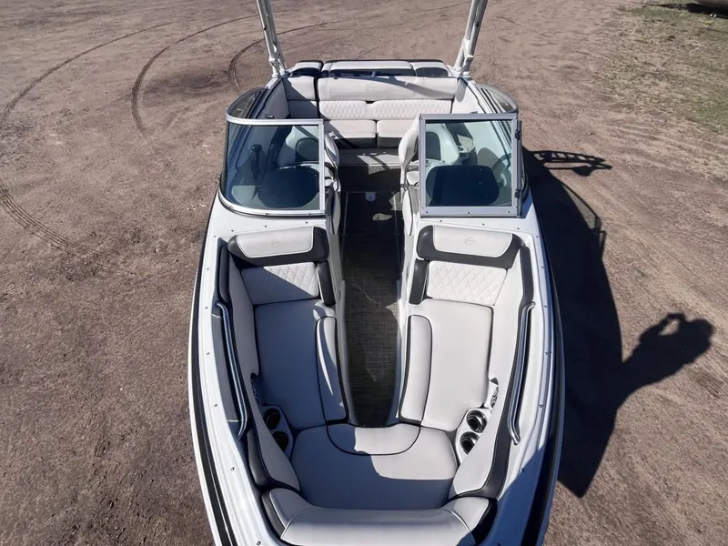 Slide: The Image of Crownline Boats 215 SS 2018 - 16