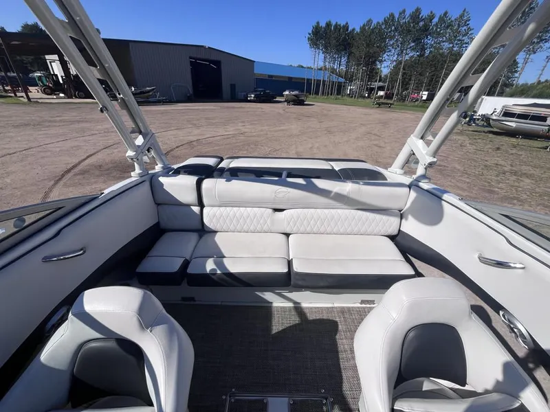 Slide: The Image of Crownline Boats 215 SS 2018 - 18