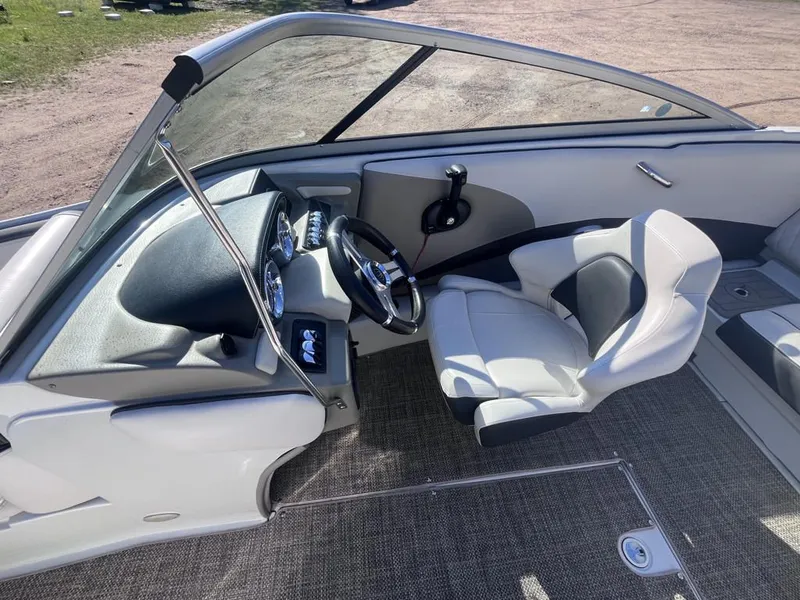 Slide: The Image of Crownline Boats 215 SS 2018 - 20