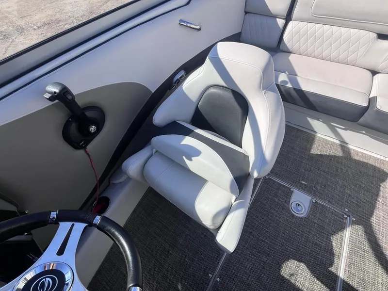 Slide: The Image of Crownline Boats 215 SS 2018 - 21
