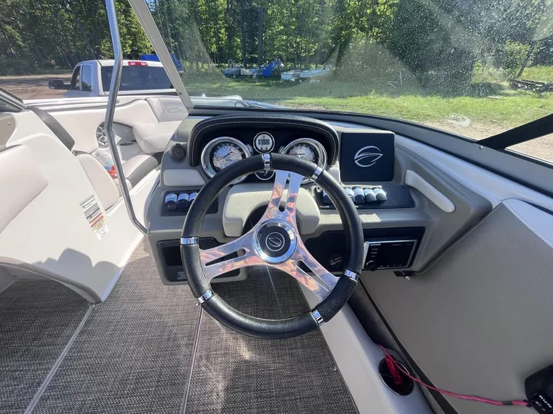 Slide: The Image of Crownline Boats 215 SS 2018 - 22