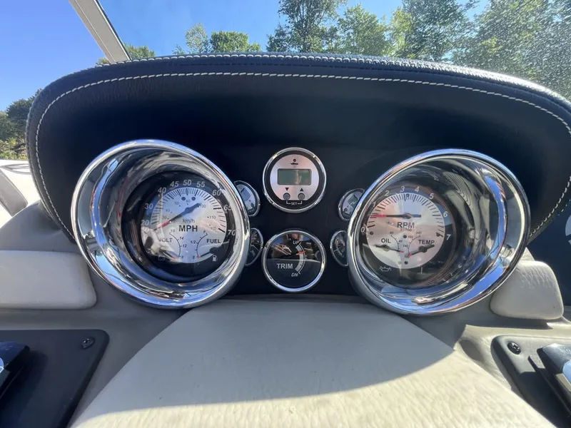 Slide: The Image of Crownline Boats 215 SS 2018 - 23