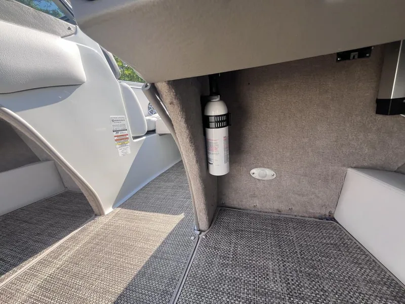 Slide: The Image of Crownline Boats 215 SS 2018 - 28