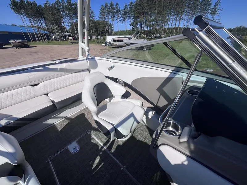 Slide: The Image of Crownline Boats 215 SS 2018 - 30