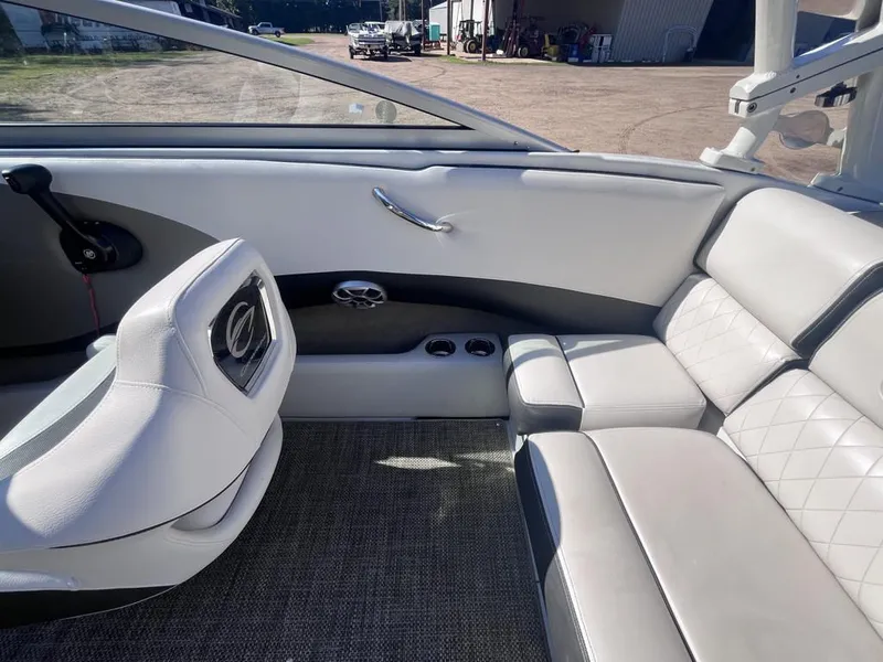 Slide: The Image of Crownline Boats 215 SS 2018 - 34