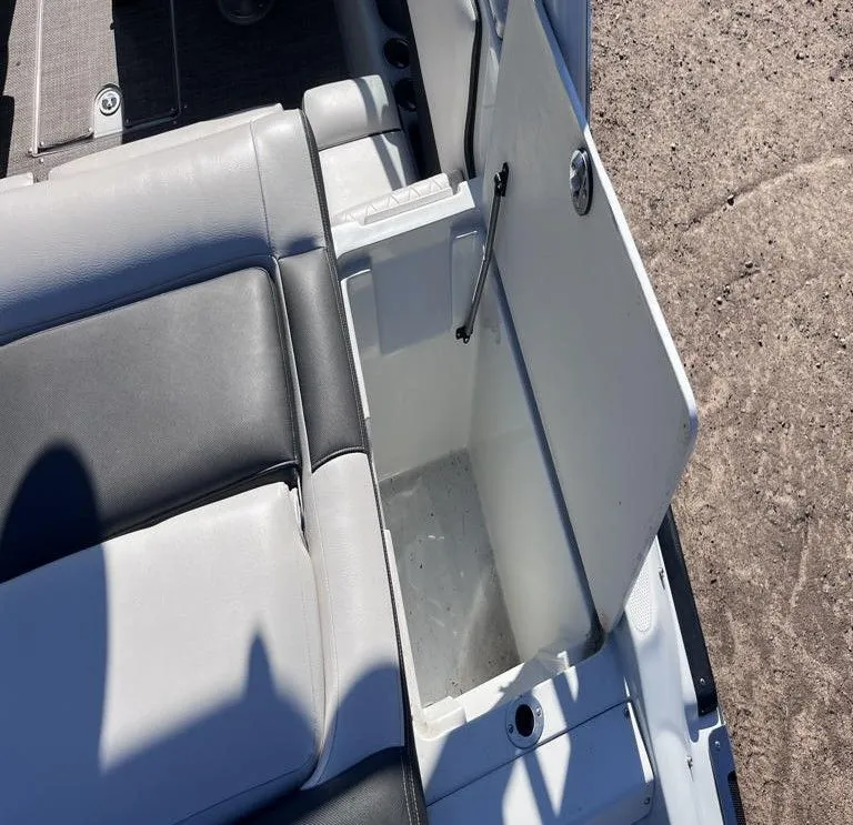 Slide: The Image of Crownline Boats 215 SS 2018 - 37