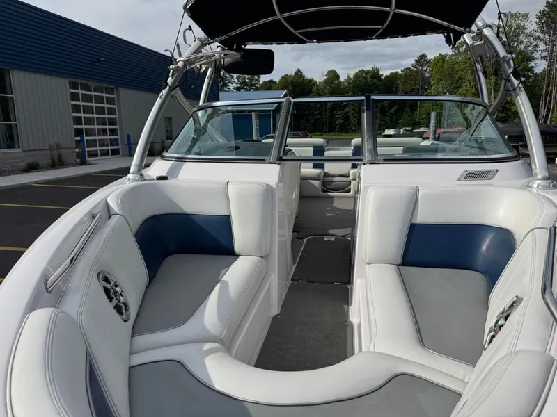 Slide: The Image of Correct Craft 236 Team Edition 2008 - 15