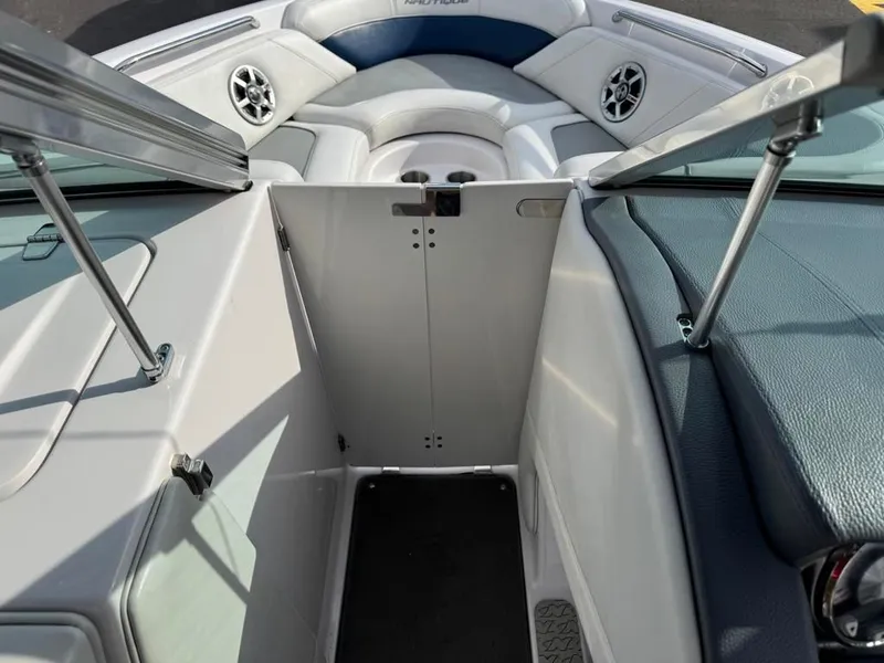 Slide: The Image of Correct Craft 236 Team Edition 2008 - 17