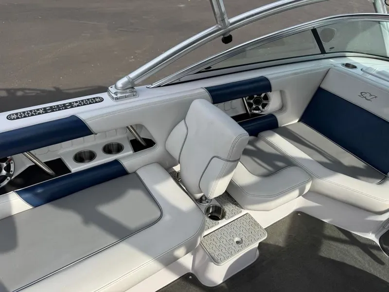 Slide: The Image of Correct Craft 236 Team Edition 2008 - 24