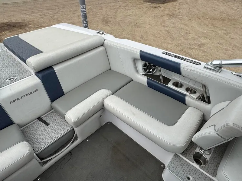 Slide: The Image of Correct Craft 236 Team Edition 2008 - 25