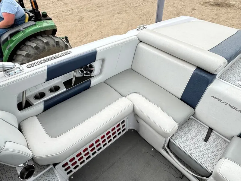 Slide: The Image of Correct Craft 236 Team Edition 2008 - 29