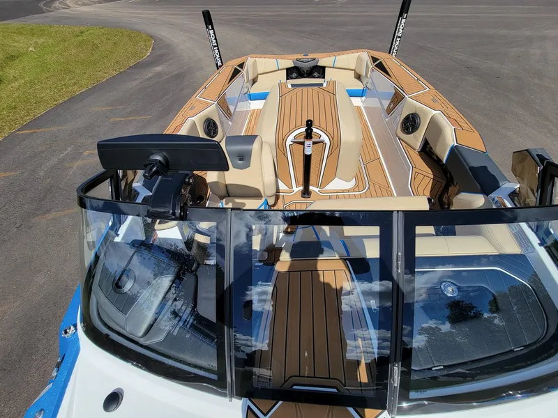 Slide: The Image of Nautique Ski Closed Bow 2025 - 10