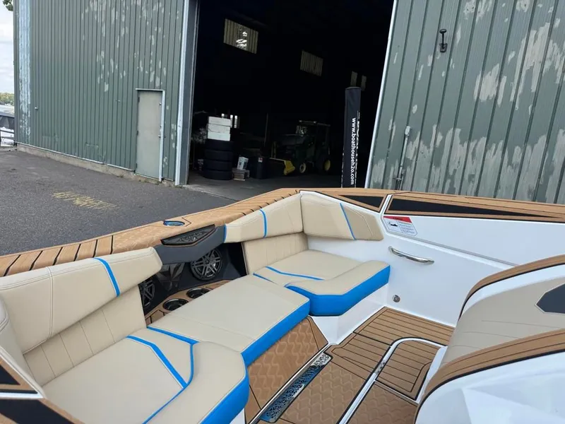 Slide: The Image of Nautique Ski Closed Bow 2025 - 21