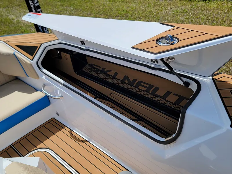 Slide: The Image of Nautique Ski Closed Bow 2025 - 23