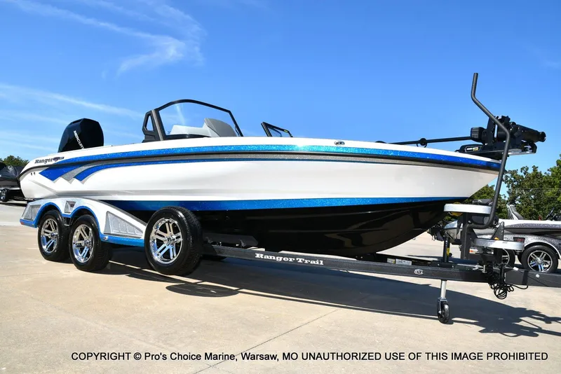 Slide: The Image of Ranger 621FS Pro w/400HP Mercury Verado V-10 2026 - 14