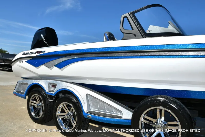 Slide: The Image of Ranger 621FS Pro w/400HP Mercury Verado V-10 2026 - 15