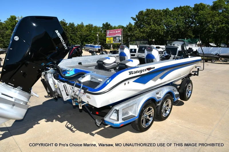 Slide: The Image of Ranger 621FS Pro w/400HP Mercury Verado V-10 2026 - 16