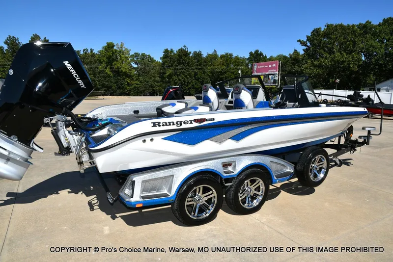 Slide: The Image of Ranger 621FS Pro w/400HP Mercury Verado V-10 2026 - 17