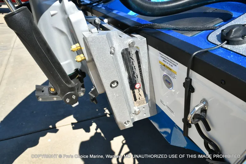 Slide: The Image of Ranger 621FS Pro w/400HP Mercury Verado V-10 2026 - 20