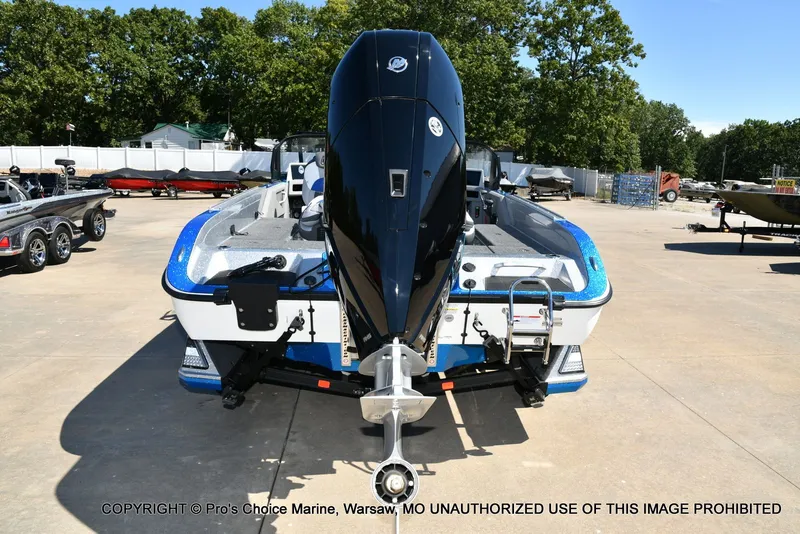 Slide: The Image of Ranger 621FS Pro w/400HP Mercury Verado V-10 2026 - 25
