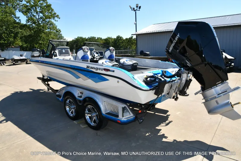 Slide: The Image of Ranger 621FS Pro w/400HP Mercury Verado V-10 2026 - 26