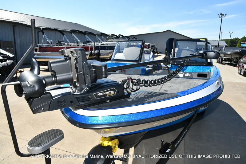 Slide: The Image of Ranger 621FS Pro w/400HP Mercury Verado V-10 2026 - 31