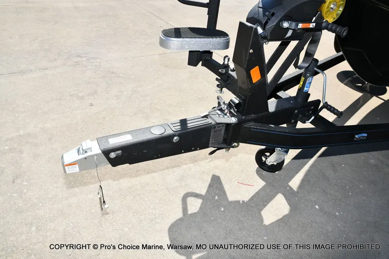 Slide: The Image of Ranger 621FS Pro w/400HP Mercury Verado V-10 2026 - 33