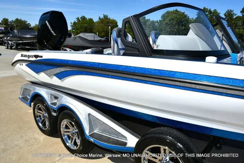 Slide: The Image of Ranger 621FS Pro w/400HP Mercury Verado V-10 2026 - 4