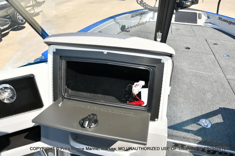 Slide: The Image of Ranger 621FS Pro w/400HP Mercury Verado V-10 2026 - 49