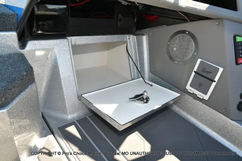 Slide: The Image of Ranger 621FS Pro w/400HP Mercury Verado V-10 2026 - 52