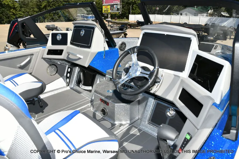 Slide: The Image of Ranger 621FS Pro w/400HP Mercury Verado V-10 2026 - 6