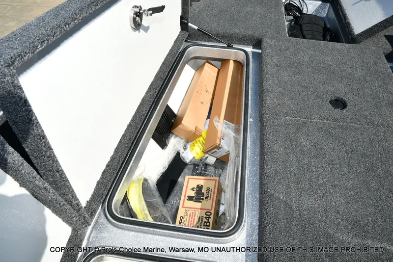 Slide: The Image of Ranger 621FS Pro w/400HP Mercury Verado V-10 2026 - 60