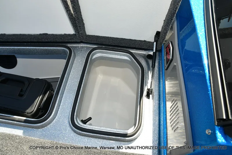 Slide: The Image of Ranger 621FS Pro w/400HP Mercury Verado V-10 2026 - 62